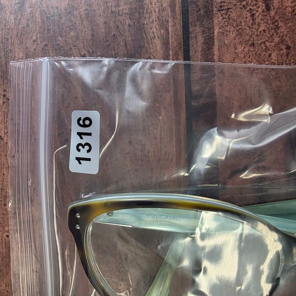 Elegant Brown Cat-Eye Glasses - Picture 9 of 9